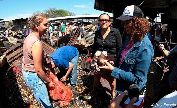 Alcaldía de Managua brinda acompañamiento a comerciantes afectados por incendio en Mercado Oriental