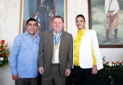 ALMA entrega orden municipal a destacadas personalidades al celebrarse el bicentenario de Managua