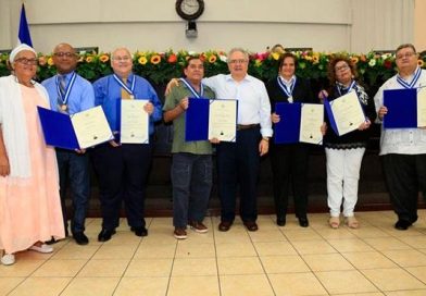 Asamblea Nacional condecora con Orden Rigoberto Cabezas a seis destacados periodistas