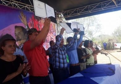 MTI firma contrato que da inicio a las obras de la carretera Achuapa - San Juan de Limay