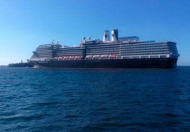 Crucero Nieuw Amsterdam arriba el Puerto de Corinto