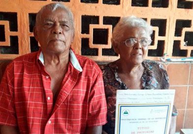 El mes de la mujer se celebra en Nicaragua con entrega de títulos de propiedad