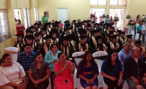 Chinandega: Escuela Normal "Darwin Vallecillo" realiza graduación de maestros de educación primaria