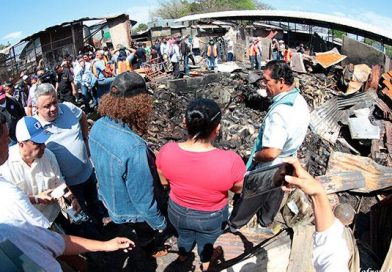 Incendio consume varios tramos del mercado Oriental