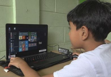 Niños y niñas de centros educativos de Ocotal reciben computadoras laptop