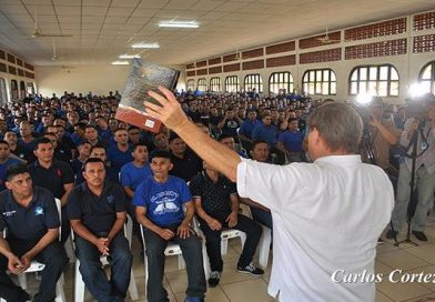 (+Fotos) Pastor Daniel Burrit visita a presos del Sistema Penitenciario Nacional