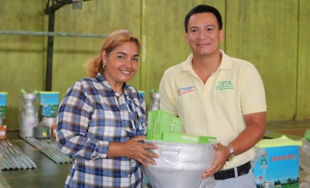 Zelaya Central: Gobierno entrega materiales agrícolas a productores del Programa Bovinos