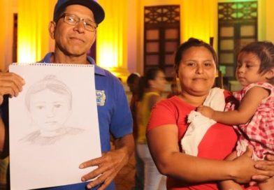 Bellos rostros de mujeres en lienzos elaborados por jóvenes artistas del Movimiento Cultural Leonel Rugama