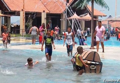 Capitalinos rebajan el calor de finales de marzo en balnearios cercanos