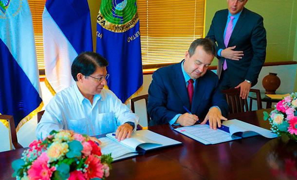 Nicaragua y Serbia firman acuerdo de libre visado
