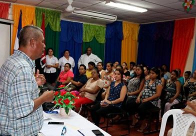 Realizan primer foro departamental con parteras en Nueva Guinea