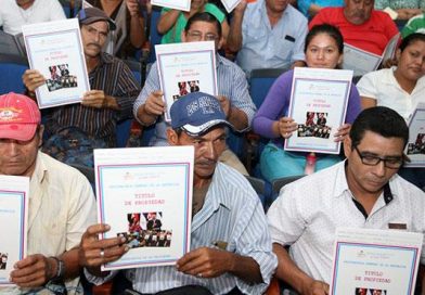 Entregan títulos de propiedad a más familias de Nicaragua