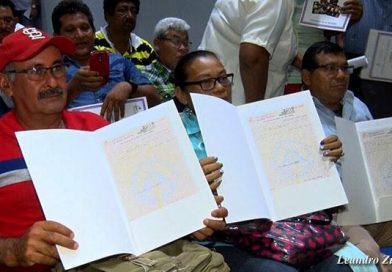 Ex miembros del Ejército Popular Sandinista reciben títulos de propiedad