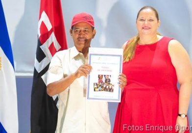 Buen Gobierno entrega títulos de propiedad a retirados del Ejército de Nicaragua