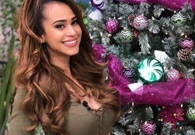 Yanet García se pone minifalda de RBD y enseña el tesorito frente a la cámara