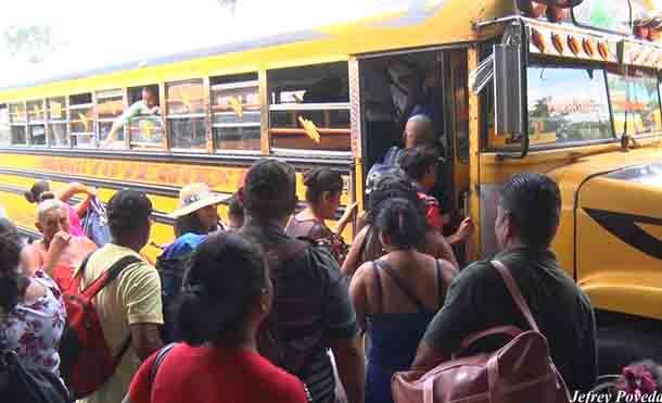 Terminales de buses abarrotadas de nicaragüenses que buscan vacacionar en Semana Santa