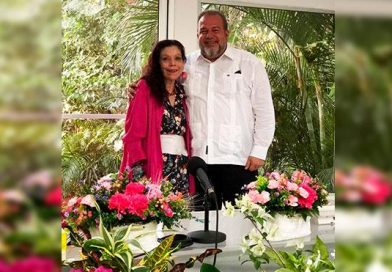 Compañera Rosario Murillo sostiene encuentro con el Ministro de Turismo de Cuba