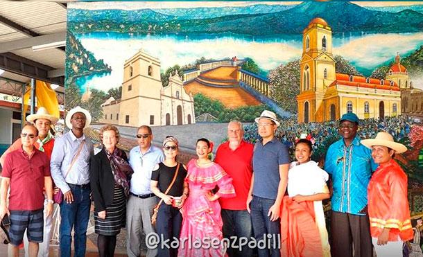 Embajadores de Zambia, Yemen, Osetia, Irlanda, Vietnam y Abjasia visitan la ciudad de las flores
