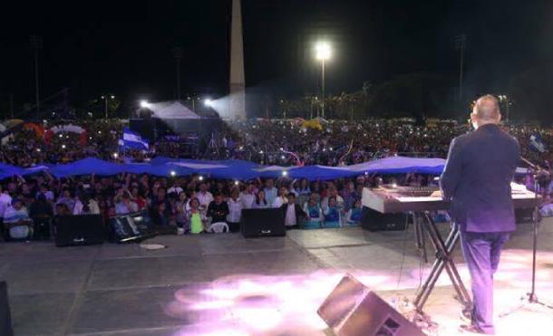 Miles de nicaragüenses celebran XXVI años de Radio Maranatha y XVI de la Iglesia Ríos de Agua Viva