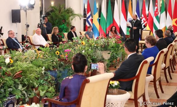 Presidente Daniel Ortega y la compañera vicepresidenta Rosario Murillo reciben Cartas Credenciales de 13 embajadores de países hermanos