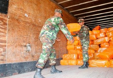 Ejército de Nicaragua brindó apoyó al MINED en descargue de paquetes escolares