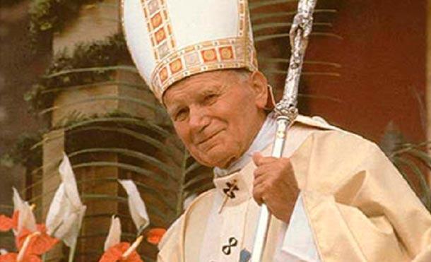(+Video) Flores, oraciones y canto para San Juan Pablo II