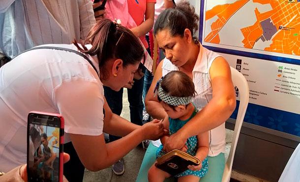Carazo realiza caminata por el lanzamiento de la jornada de vacunación promovida por el MINSA