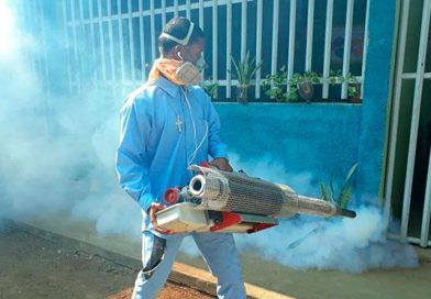 Realizan jornada de fumigación en el barrio 11 de Mayo