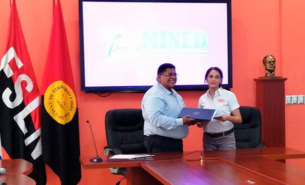 Mined suscribe convenio con organismo no-gubernamental para fortalecer educación rural tecnológica