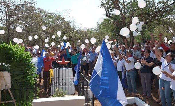 León: Colocan ofrendas a héroes y mártires de Veracruz