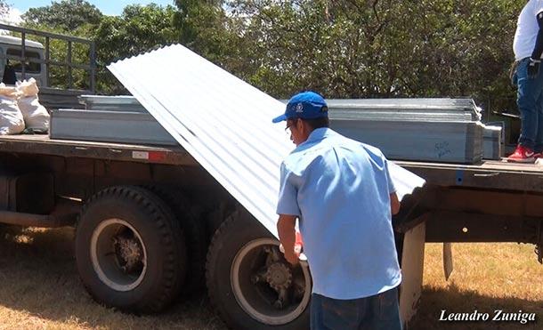 (+Video) Gobierno de Nicaragua entrega plan techo a afectados por tornado en Palacagüina y Condega