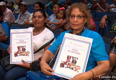 Retirados del Ministerio del Interior y del Ejército Popular Sandinista reciben su título de propiedad