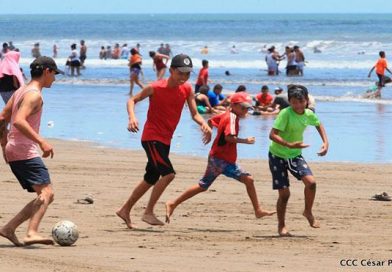 Verano a la vuelta de la esquina: Familias visitan Pochomil y Masachapa