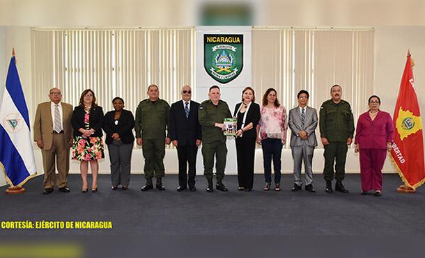 Ejército de Nicaragua entrega memoria anual 2018 a la presidenta y magistrados de la Corte Suprema de Justicia
