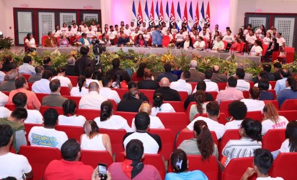 El presidente Daniel Ortega se dirige a los asistentes al Homenaje al comandante Tomás Borge y celebración del Día de los Trabajadores. Foto: César Pérez.