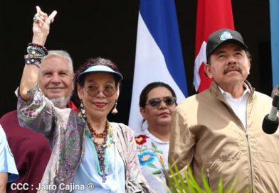 Presidente Daniel Ortega y vicepresidenta Rosario Murillo presiden homenaje al general Sandino