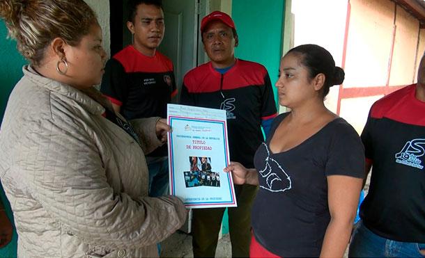 Gobierno Sandinista entrega títulos de propiedad en celebración del día de las madres en San Rafael del Sur