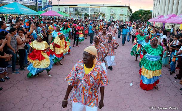 Familias disfrutaron de las fiestas de Mayo Ya en la capital