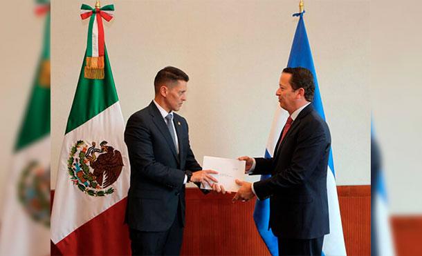Embajador de Nicaragua en México presenta Copias de Estilo