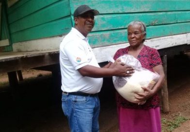 Gobierno realiza entrega de paquetes a madres de héroes y mártires en Bilwi