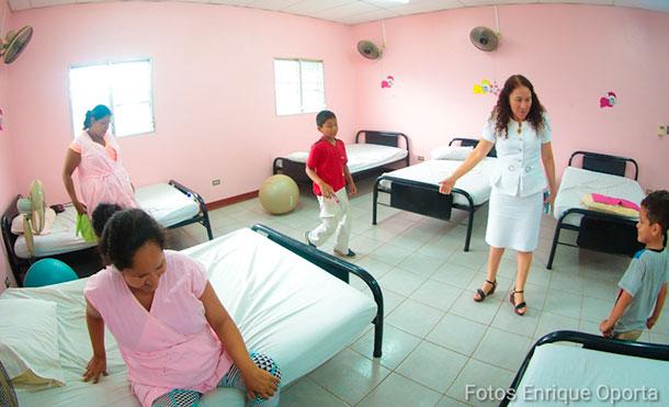 Ministra de Salud visita instalaciones médicas en Nandaime