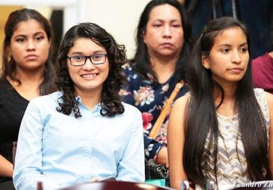 Telcor y Universidad Thomas More gradúan a jóvenes bilingües