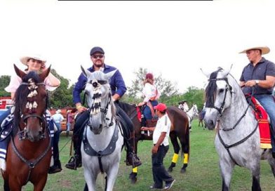 Ticuantepe celebra la Santa Cruz con popular desfile hípico