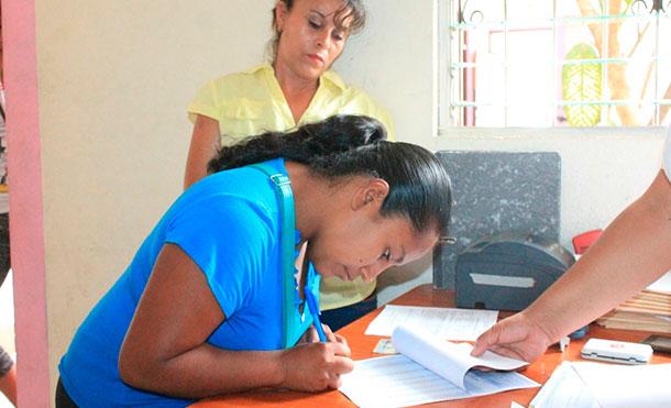 Gobierno Sandinista  entrega créditos a 29 mujeres en Ocotal gracias al programa de Usura Cero