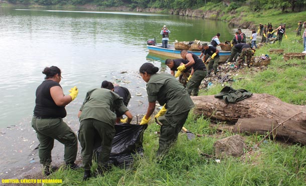 Ejército de Nicaragua participó en jornada ecológica en la laguna de Tiscapa