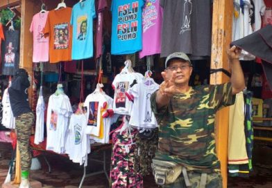 Camisetas alusivas a la Revolución dinamizan la economía en la capital