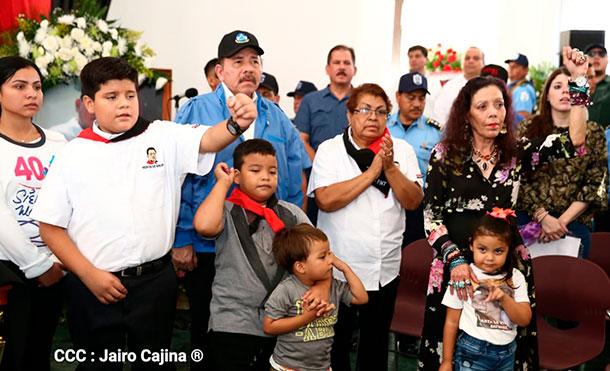 Presidente Daniel Ortega y compañera Rosario Murillo rinden homenaje al héroe del amor, Bismarck Martínez