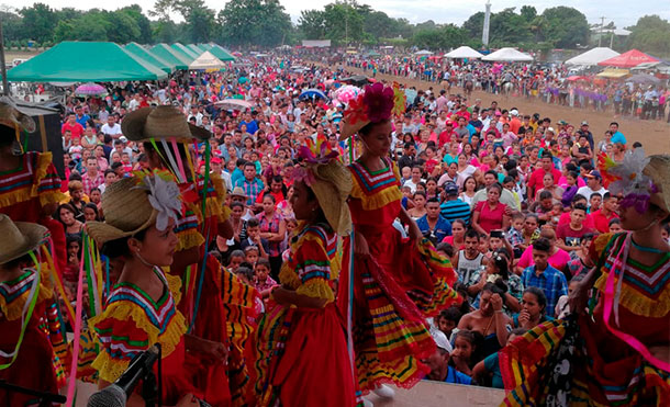 Familias de El Viejo se desborda para disfrutar nuevamente de las carreras de caballos en honor a San Pedro y San Pablo