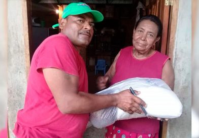 Madres de héroes y mártires de Bilwi reciben paquetes alimenticios