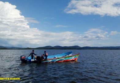 Fuerza Naval informa que retuvo dos personas y una embarcación por robo de camarones